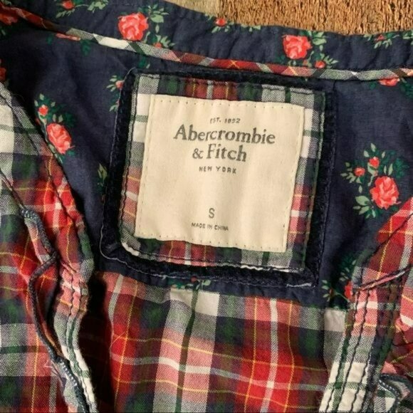 Abercrombie and Fitch womens size S red green white button down with front tie - Picture 4 of 9